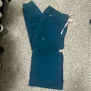 Figs Scrubs. High waisted jogger bottom, Rafaela top